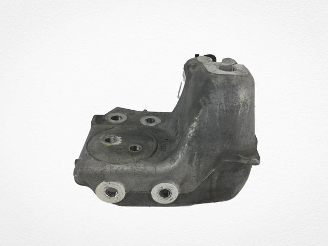 Кронштейн подушки (опори) двигуна, правої 41032AJ050 SUBARU