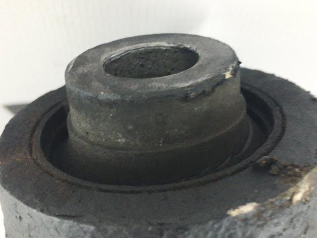 Цапфа поворотна права 43018ZQ00A NISSAN