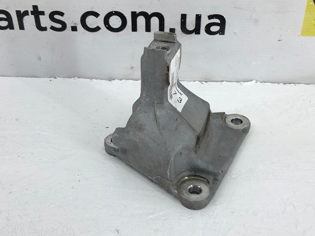 Кронштейн подушки (опори) двигуна, передньої 50630TA1A00 HONDA