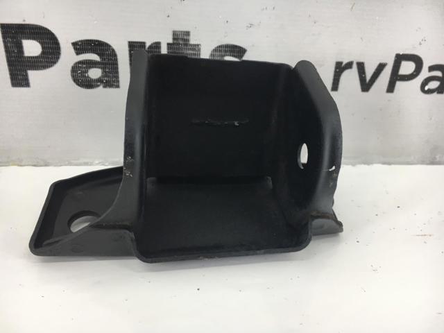Кронштейн задньої балки 5107448010 TOYOTA