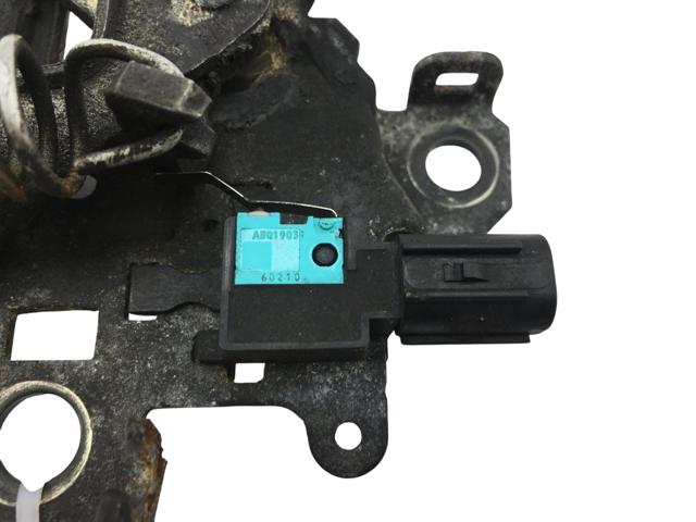Замок кришки капота 5351042080 TOYOTA