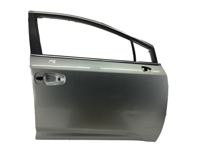 Пасажирські передні двері 6700105070 TOYOTA