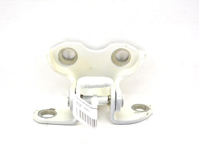 Петля задніх лівих дверей 687600D061 TOYOTA