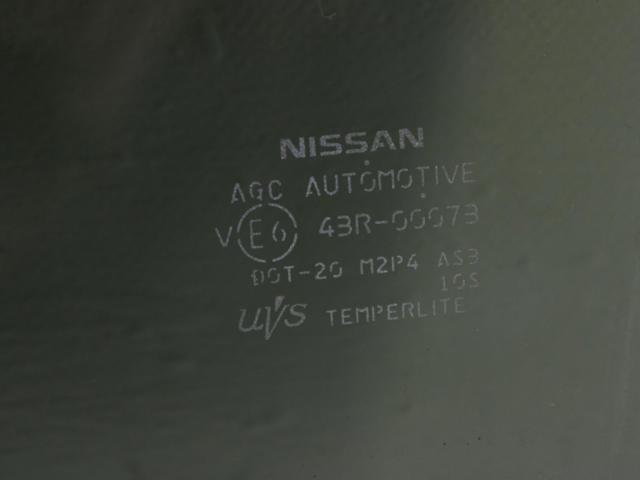 Скло задньої двері правої 823006RR0C NISSAN
