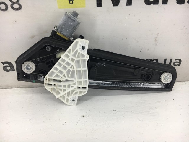 Склопідйомник задніх правих дверей 834022V000 HYUNDAI