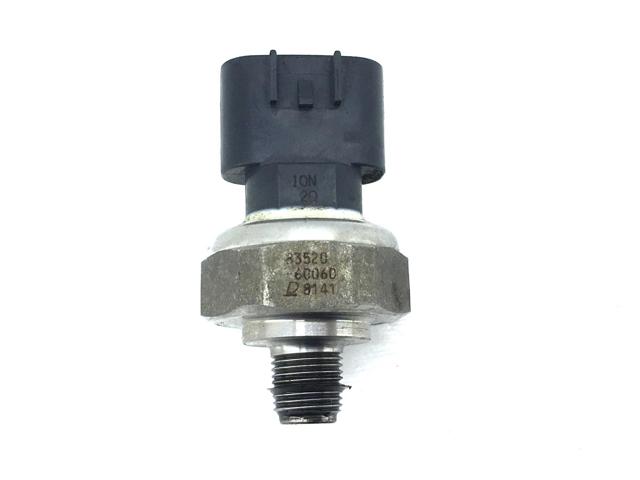 Датчик тиску масла двигуна 8352060060 TOYOTA