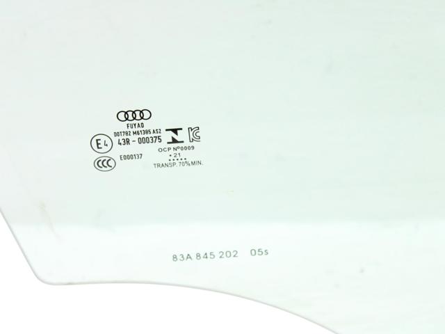 Скло пасажирських дверей 83A845202 VAG