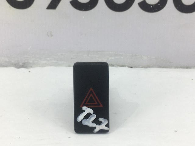 Кнопка включення аварійного сигналу 8433205060 TOYOTA