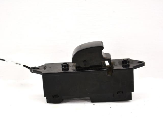 Кнопка підйомника задніх стекол 8608A063 MITSUBISHI