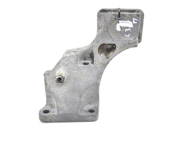 Кронштейн подушки (опори) двигуна, правої KKU500590 LAND ROVER