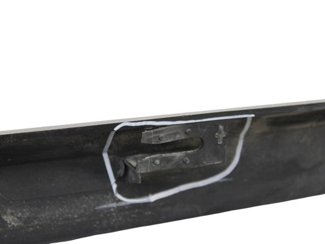 Накладка зовнішня (молдинг) порога, правий LR027282 LAND ROVER