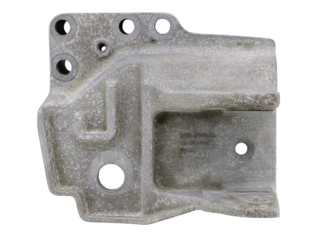 Кронштейн подушки (опори) двигуна, правої LR037029 LAND ROVER