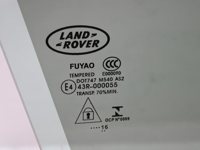 Скло передньої правої двері LR058831 LAND ROVER