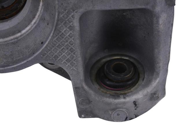 Кулак поворотний лівий LR087650 LAND ROVER