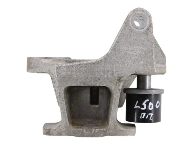 Кронштейн подушки (опори) двигуна, правої LR114215 LAND ROVER
