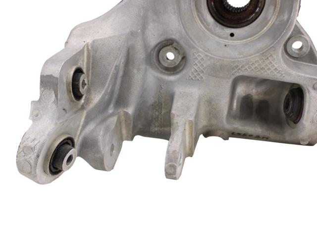 Цапфа поворотна права LR114257 LAND ROVER