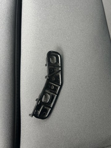 Переднє ліве ікло бампера 51117354769 BMW
