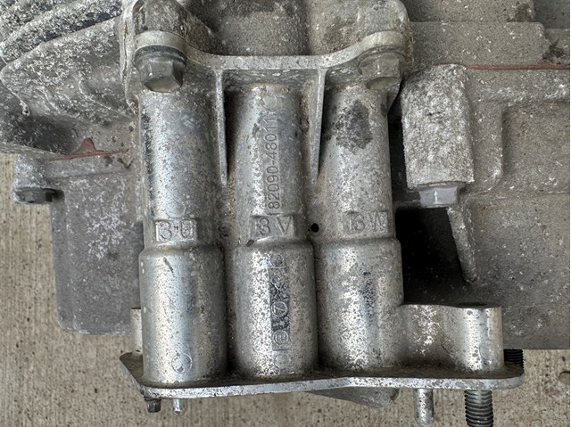 8209048011 Toyota