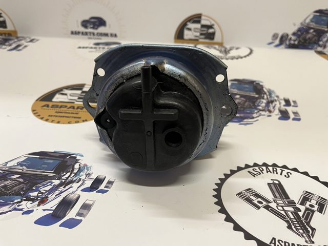 Подушка (опора) двигуна, ліва 22116795418 BMW