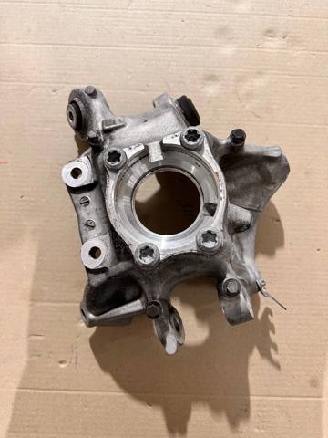 Кулак поворотний правий 33306866336 BMW