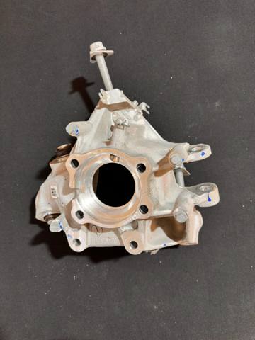 Цапфа поворотного кулака 33306876652 BMW