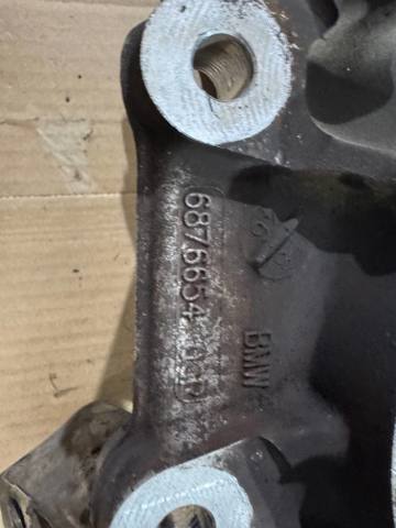 Цапфа поворотна права 33306876652 BMW