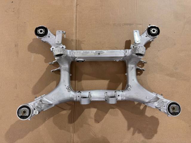 Балка задньої підвіски поперечна 33316894149 BMW