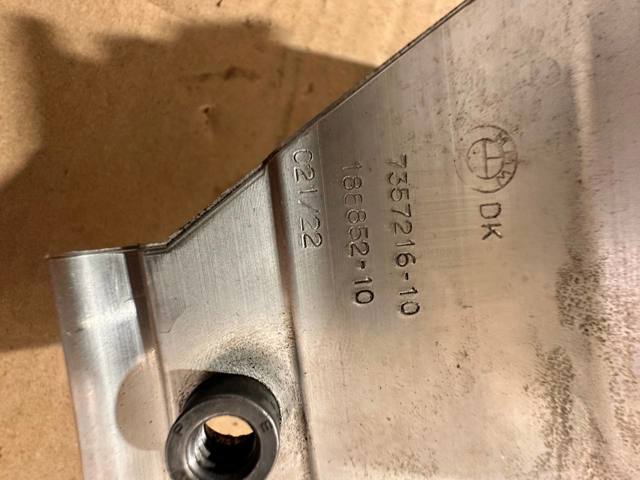 Кронштейн підсилювача переднього бампера 51117357216 BMW