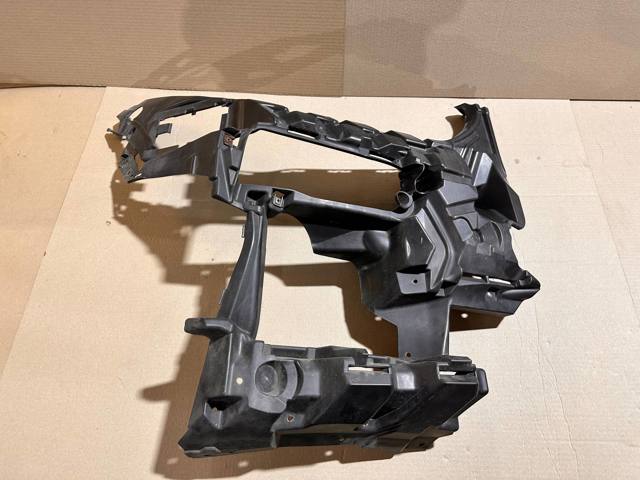 Кронштейн кріплення протитуманной фари, правої 51117421820 BMW