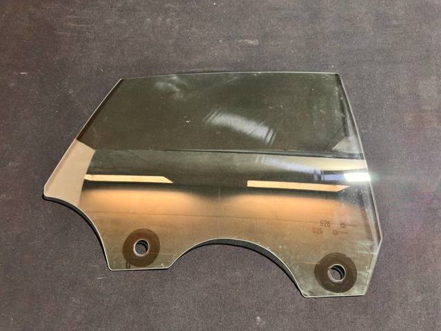 Скло задніх дверей, правих 51357955236 BMW