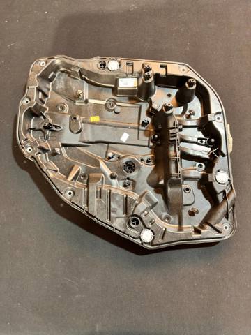 Склопідйомник задніх правих дверей 51359463718 BMW