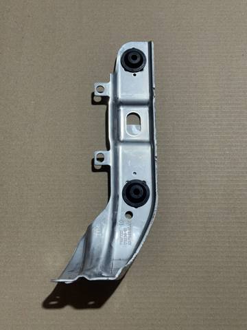 Кронштейн радіатора нижній 51647357222 BMW