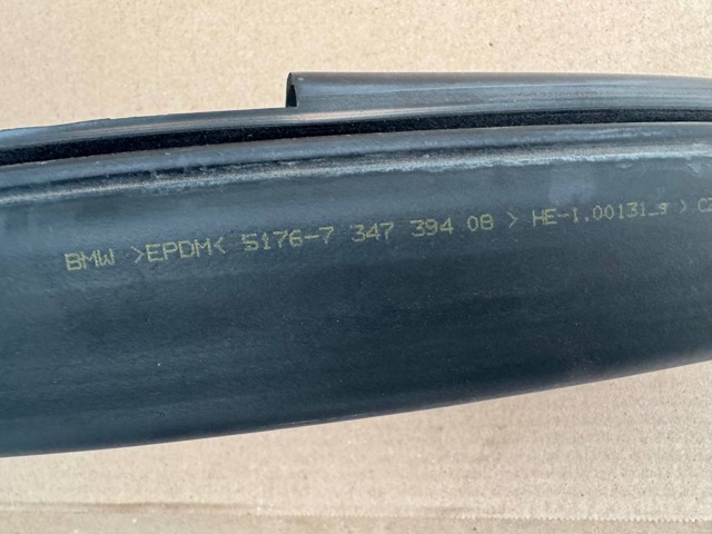 Ущільнювач під капот 51767347394 BMW