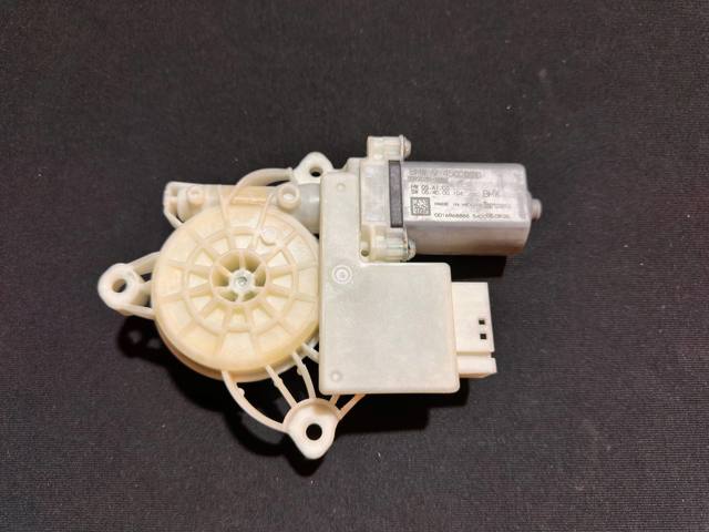 Мотор склопідйомника дверей передніх, правих 61359450070 BMW