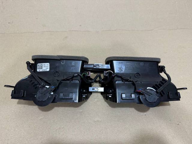Решітка повітроводу 64229329579 BMW