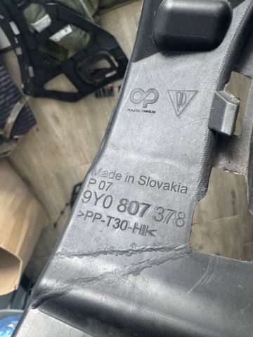 Направляюча заднього бампера, права 9Y0807378 PORSCHE