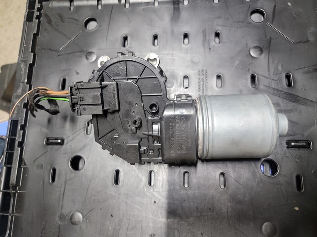 Мотор двірника 67636914577 BMW