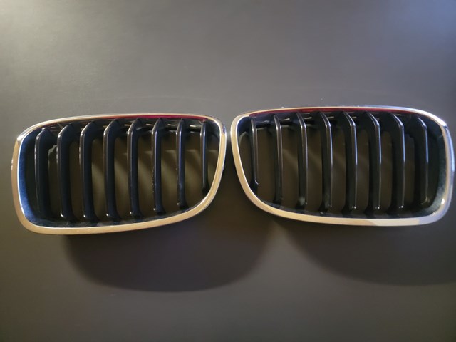 Решітка радіатора права 7239022 BMW