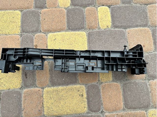 Кронштейн радіатора лівий A0995041800 MERCEDES