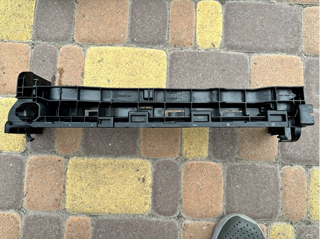 Кронштейн радіатора правий A0995042000 MERCEDES