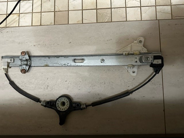 Склопідйомник з електродвигуном KD5359590 MAZDA