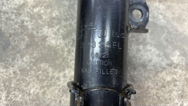 Ліва передня стійка 22325FL SATO TECH