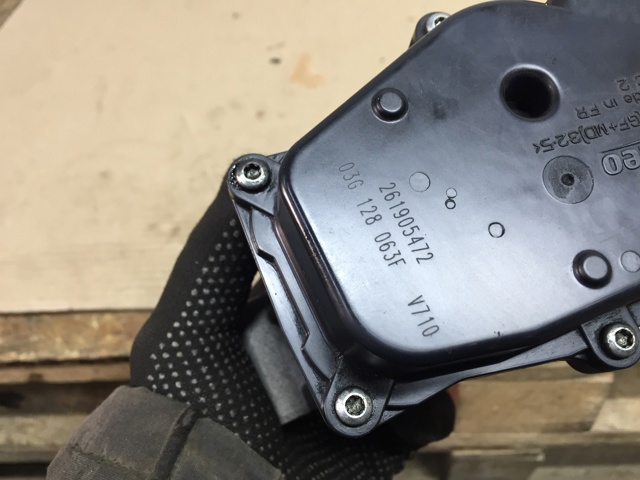 Заслінка повітряна 03G128063F VAG