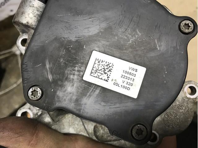 Насос вакуумний 03L100D VAG