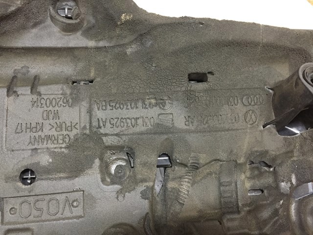 Кришка двигуна декоративна 03L103925AR VAG