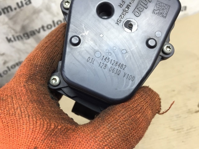 Дросільна заслінка в зборі 03L128063Q VAG