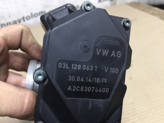 Дросільна заслінка в зборі 03L128063T VAG