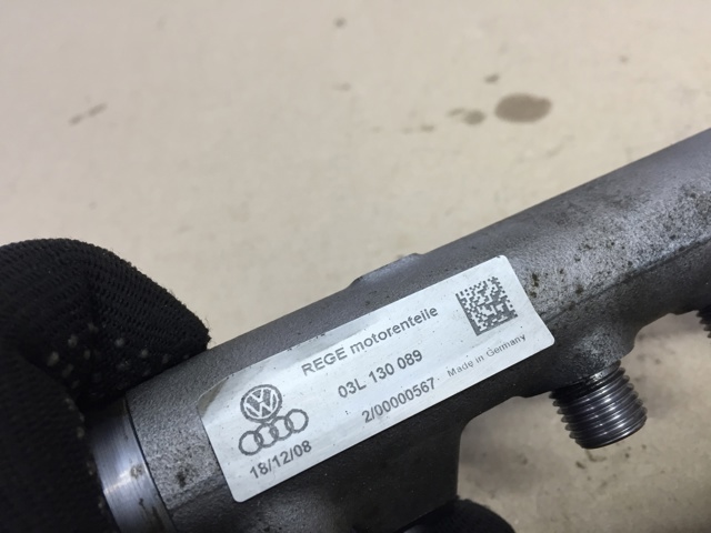 Розподільник палива 03L130089 VAG