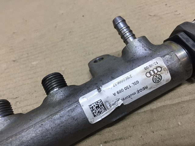 Рампа форсунок системи упорскування палива 03L130089A VAG