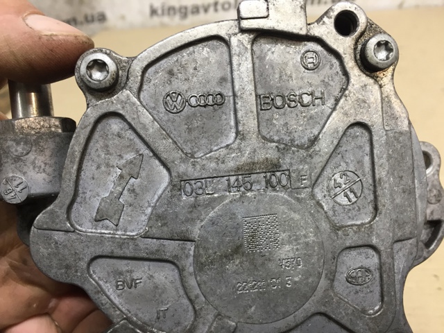 Насос вакуумний 03L145100F VAG